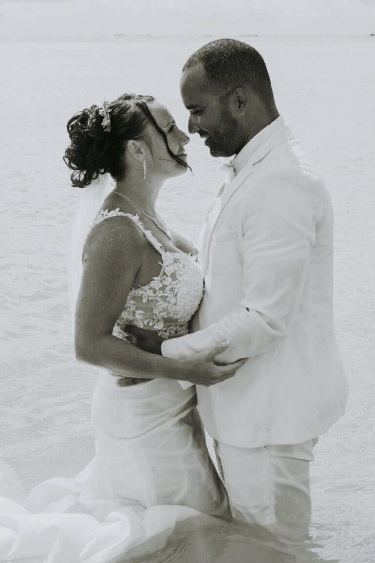Black and white Trash the Dress portrait – Playa del Carmen couple session