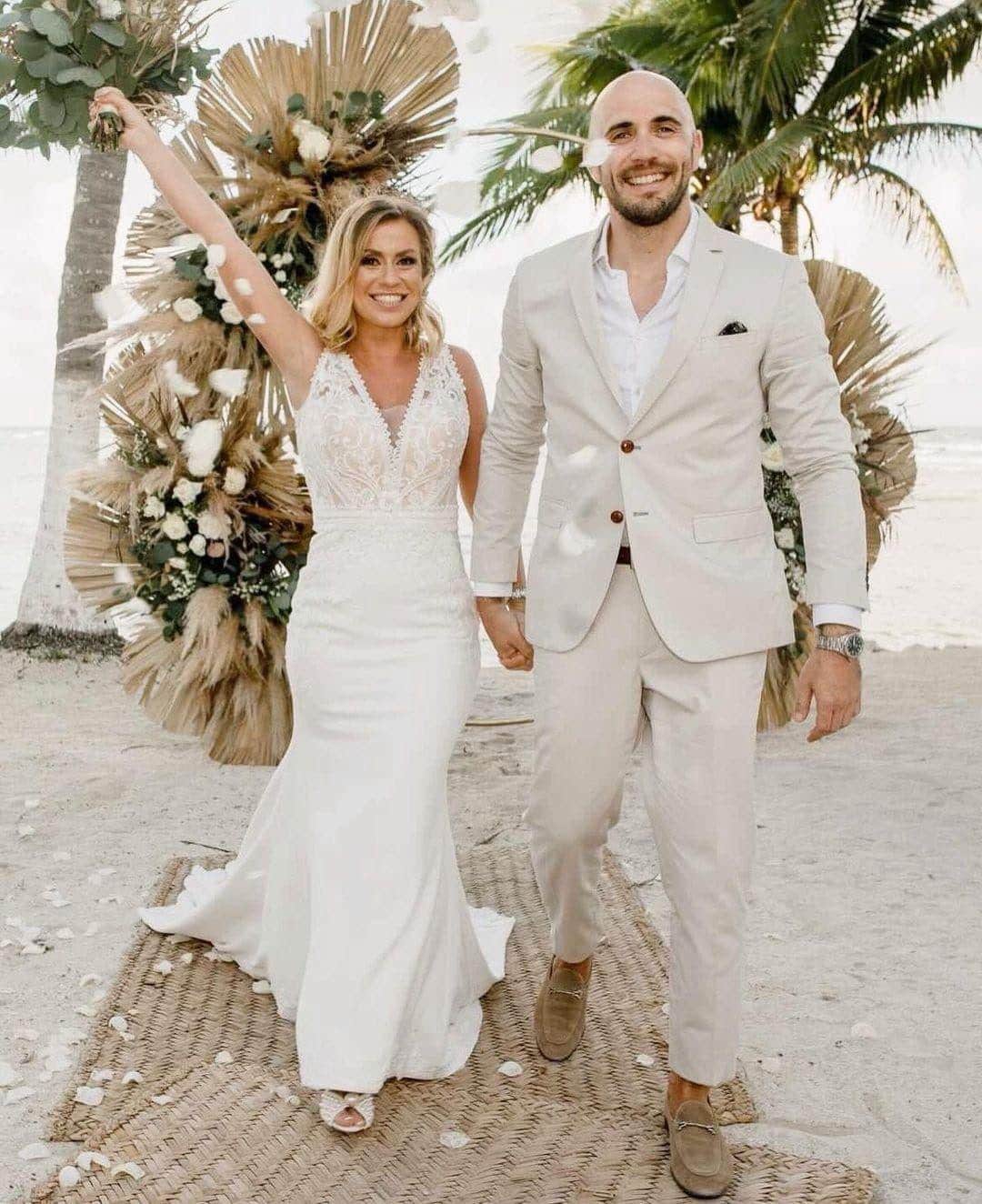 Peinado  y maquillaje de novia, estilo ondas suaves con volumen, realizado en Playa del Carmen.